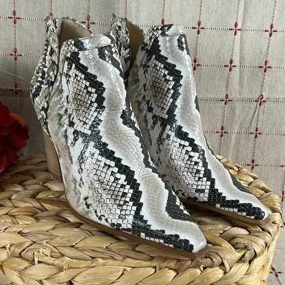 Vince Camuto “Delsimba” Snakeskin Embossed Leather Braided Trim Western Bootie 5 - Picture 2 of 7